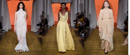 Três looks da SPFW N61 em tons claros: vestido branco transparente, vestido amarelo de renda e conjunto bege com bordado, em passarela com fundo laranja