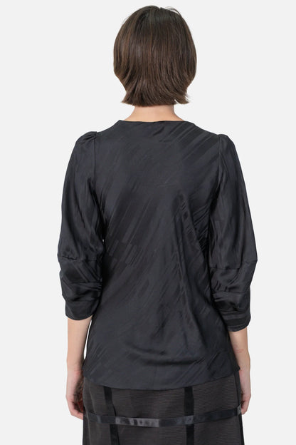 Blusa Preta Bordada Cris Barros