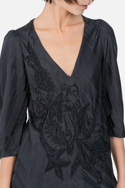 Blusa Preta Bordada Cris Barros