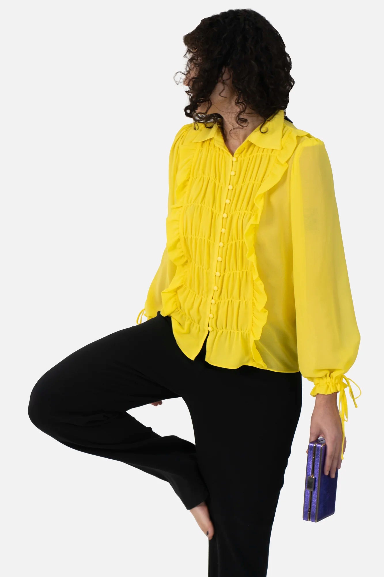 Camisa Amarela Detalhe