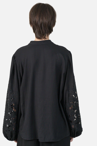 Camisa Preta Bordada Marie Mercié