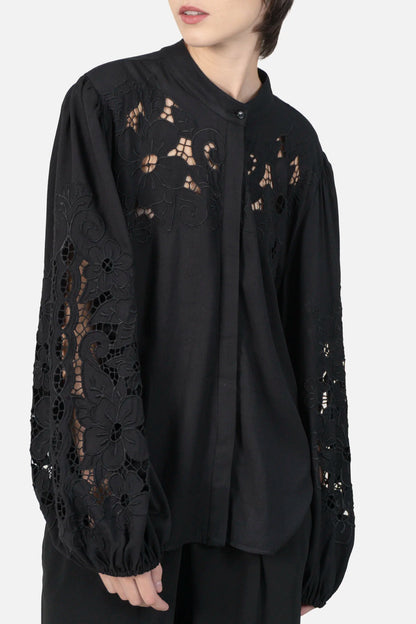 Camisa Preta Bordada Marie Mercié