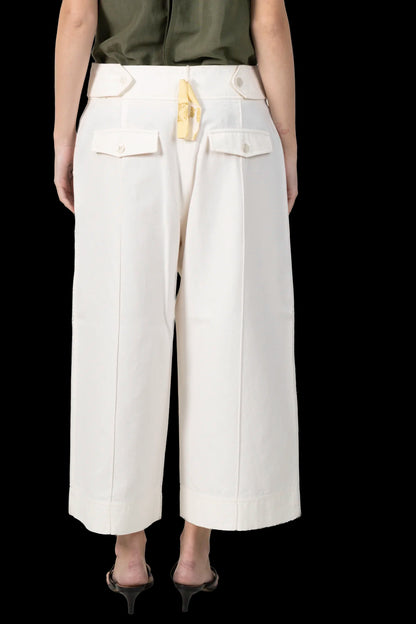 Calça Off Detalhe NK