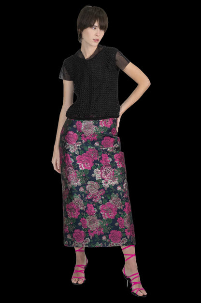 Camiseta Preta Crochê ONG VALADARES e Saia Color jacquard D-Gaia