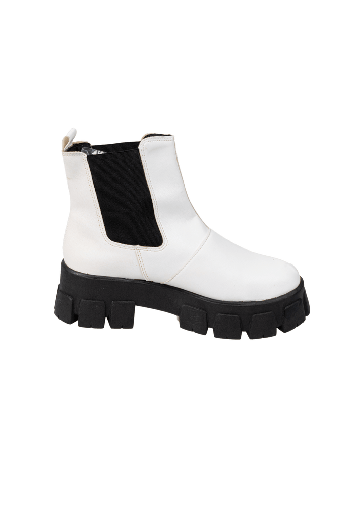 Bota Branca Detalhe bota Zara