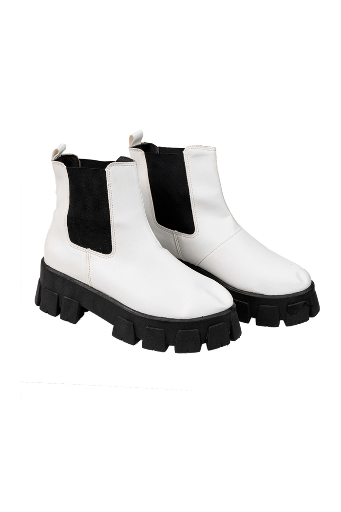 Bota Branca Detalhe bota Zara