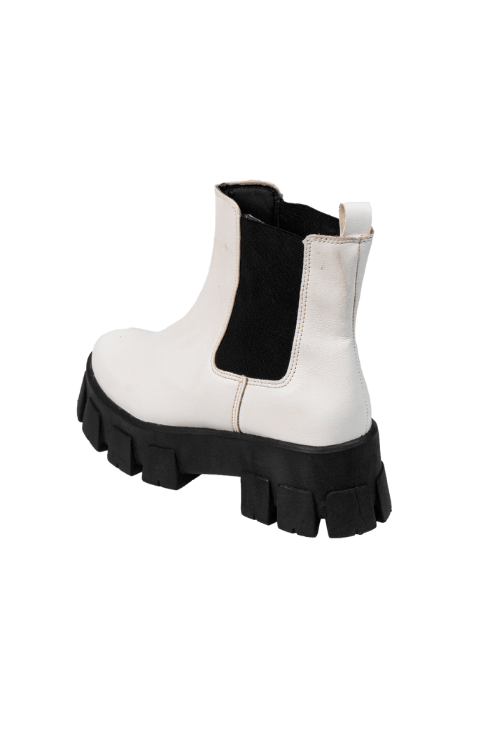 Bota Branca Detalhe bota Zara