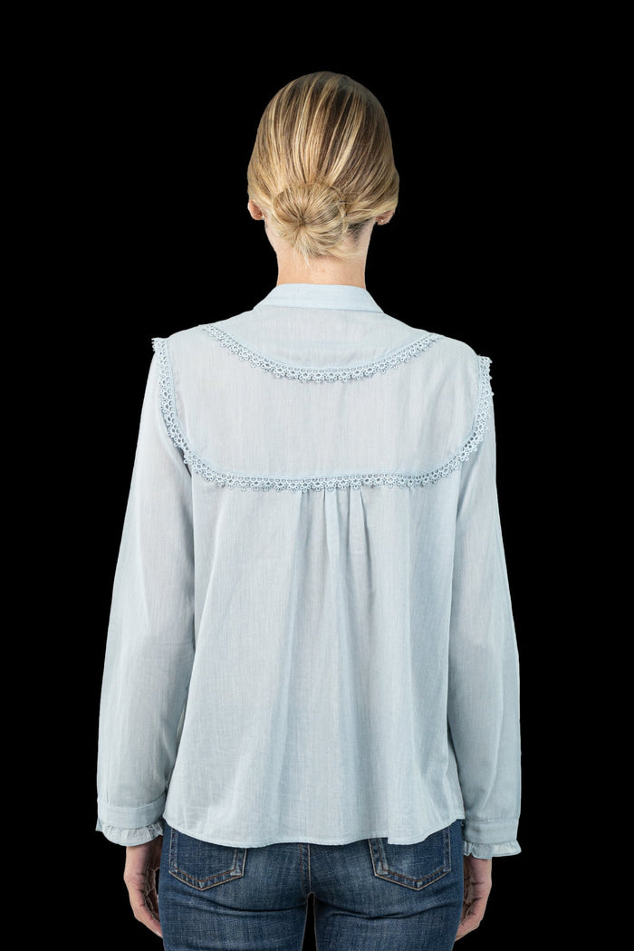 Camisa Azul Detalhe Camisa Carol Bassi