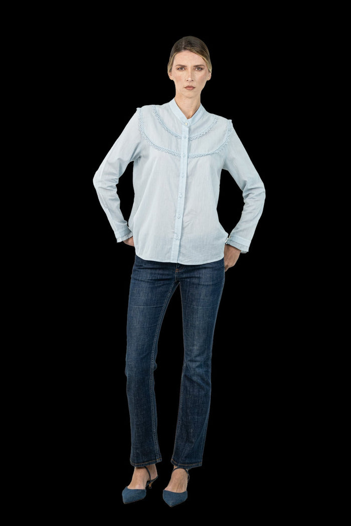 Camisa Azul Detalhe Camisa Carol Bassi